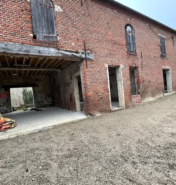 Division en 4 lots avec jardin privatif : Deux appartements dans la maison et division de la grange en deux.