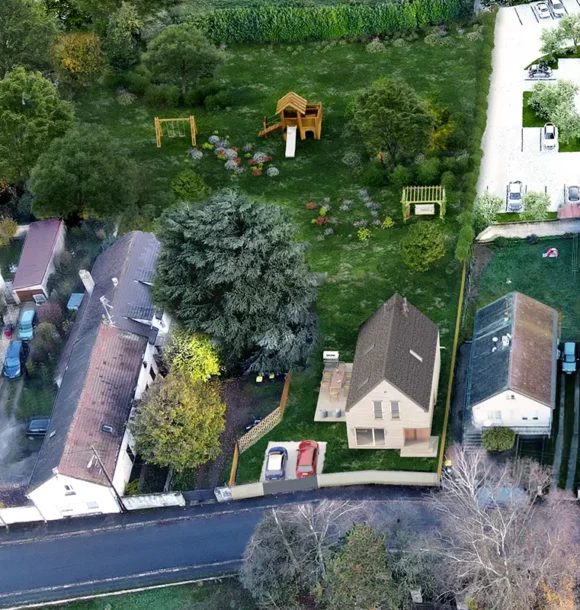 Créer 7 habitations + un terrain à bâtir dans un ancien centre équestre